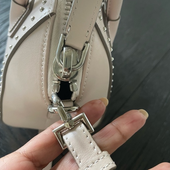 Givenchy Mini Antigoda. Baby pink color. - Picture 13 of 16